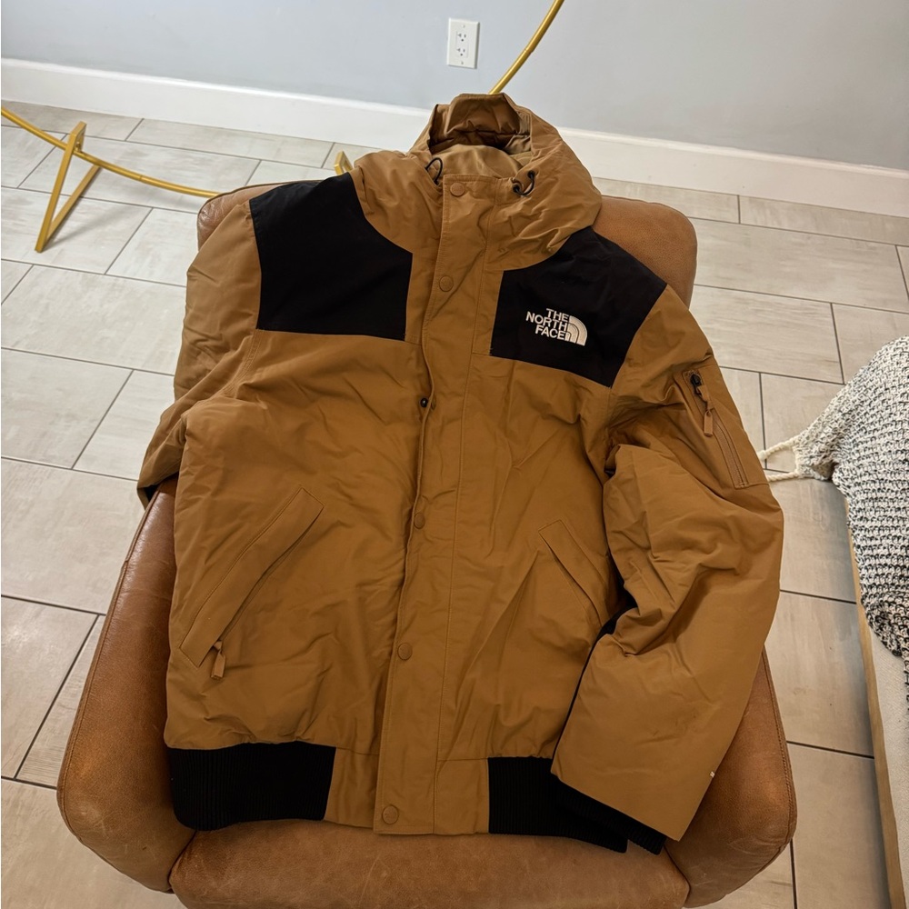 The North Face MEN'S NEWINGTON
JACKET NFOA3XDY-173